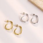 Bông Tai Nữ Hàn Quốc Kiểu Chữ C Đơn Giản Titan Ko Đen TT4732