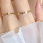 Nhẫn Nữ Khắc Hoa Văn Titan Ko Đen TT4718