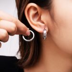 Bông Tai Nữ Khoen Tròn Khắc Chéo Titan Ko Đen TT4891