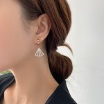 Bông Tai Tòn Ten Hình Quạt Titan Ko Đen TT 3424