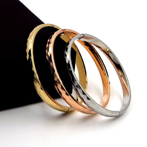 Vòng Tay Nữ Chạm Lục Giác Titan Ko Đen TT 3527 1 Vòng Tay Nữ Chạm Lục Giác Titan Ko Đen TT 3527